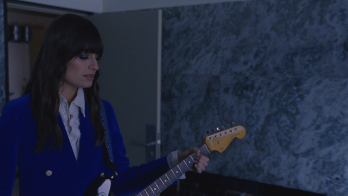 Clara Luciani – Emmanuelle